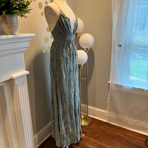 Wishlist Apparel Lace Maxi Dress - Picture 6 of 9